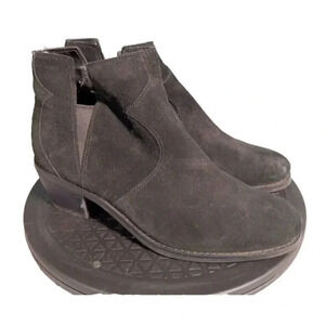 Cole Haan Alayna II Size 9 Notch Cut Out Suede Bootie Round Toe Pull On Western
